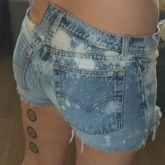 Levi's cut offs high waisted shorts - Picture 7 of 8